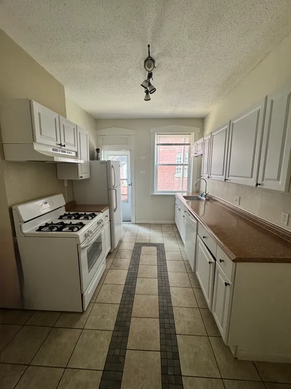 3890 Juniata Street - 1W